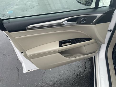 Used 2017 Ford Fusion SE image 11