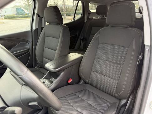 Used 2024 GMC Terrain SLE image 11