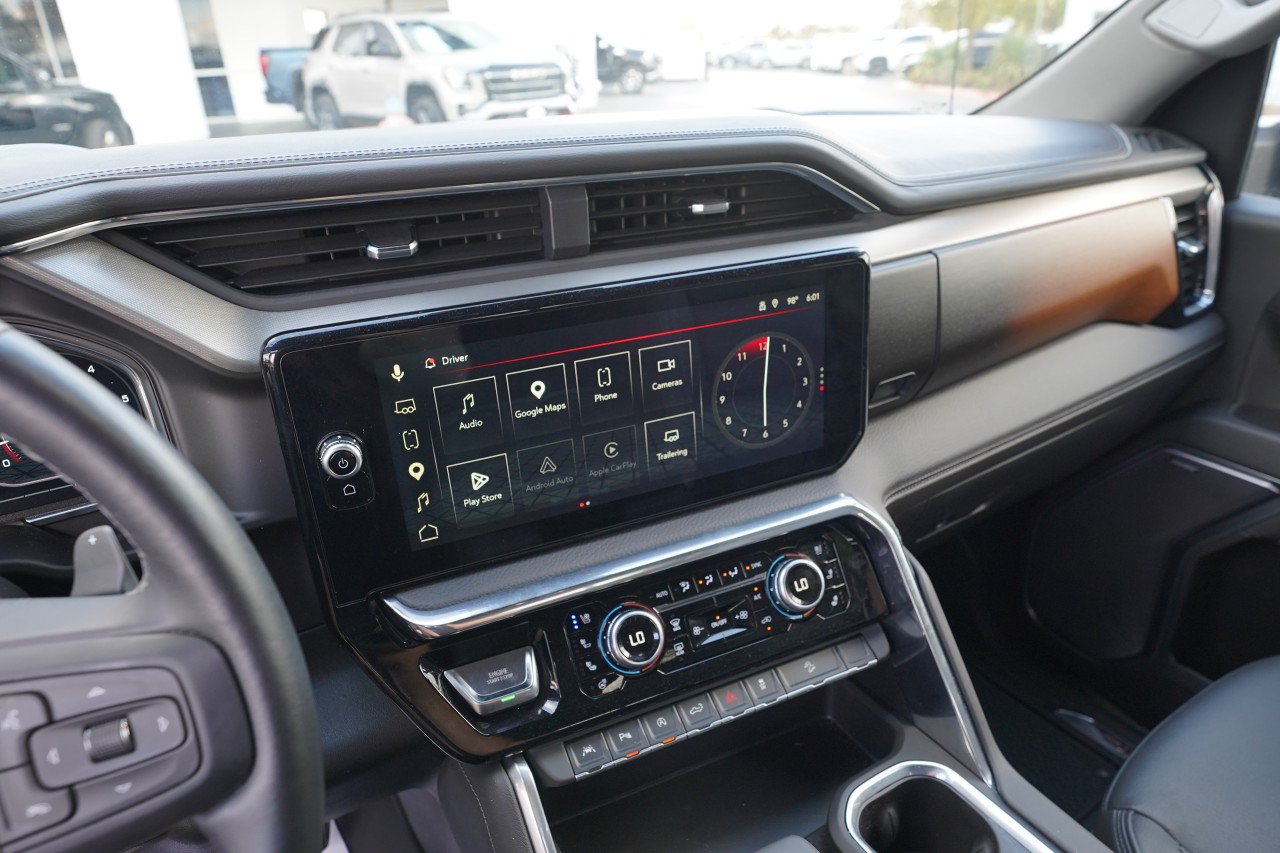 Used 2025 GMC Sierra 1500 Denali AWD/4WD image 12