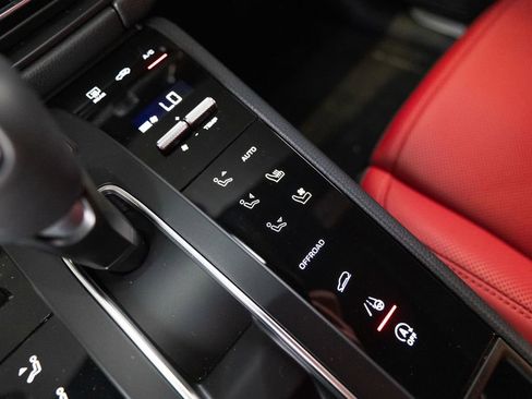 Certified 2025 Porsche Macan S AWD/4WD image 25