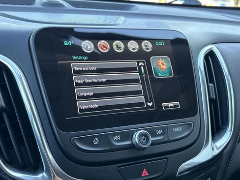 Used 2018 Chevrolet Equinox Premier FWD image 19