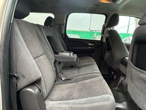 Used 2007 Chevrolet Suburban LS image 14