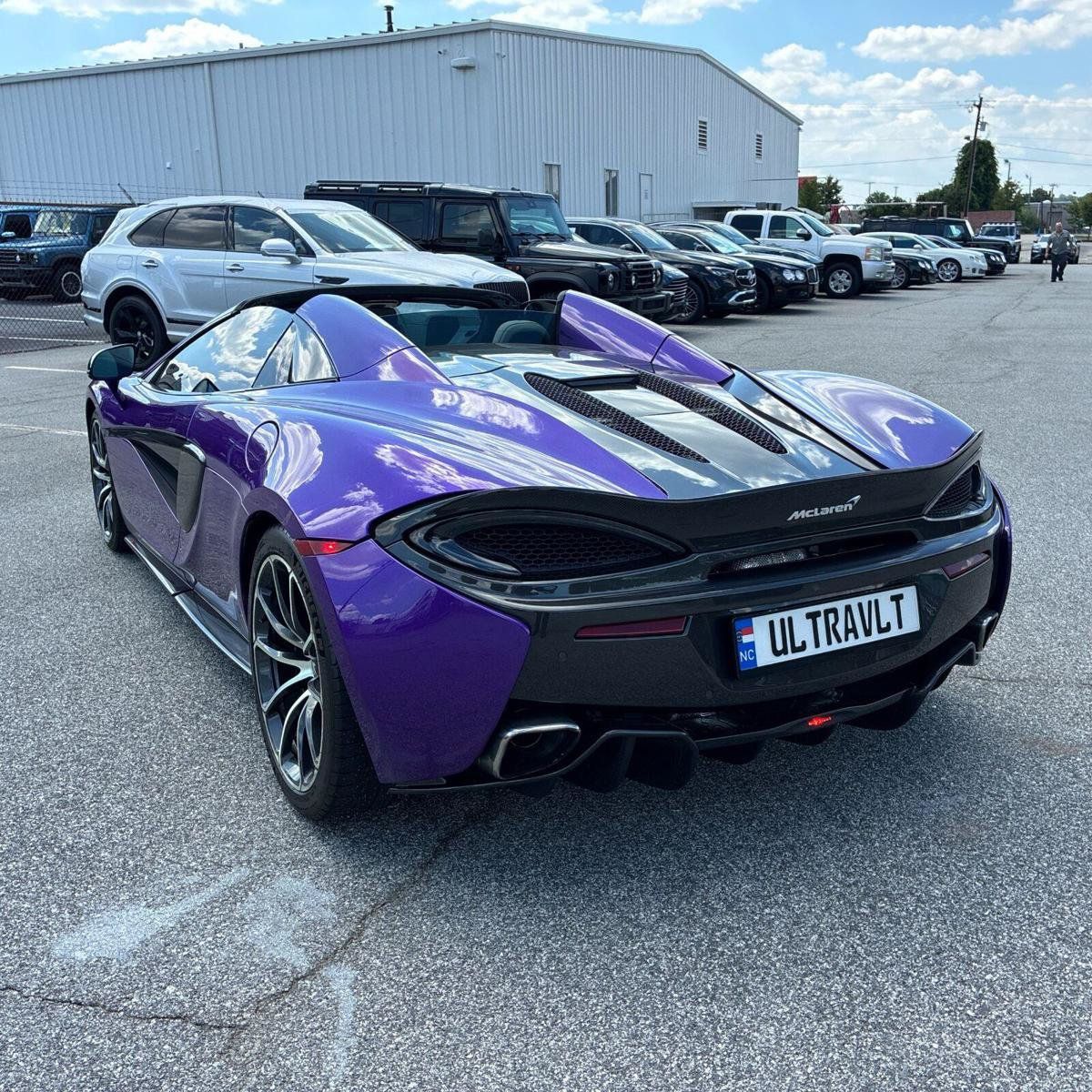 Used 2019 McLaren 570S Spider RWD image 4