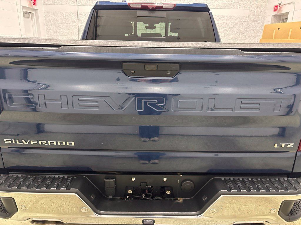 Used 2021 Chevrolet Silverado 1500 LTZ w/ Technology Package AWD/4WD image 5