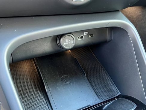 Certified 2026 Volvo XC40 B5 Plus w/ Protection Package Premier image 32