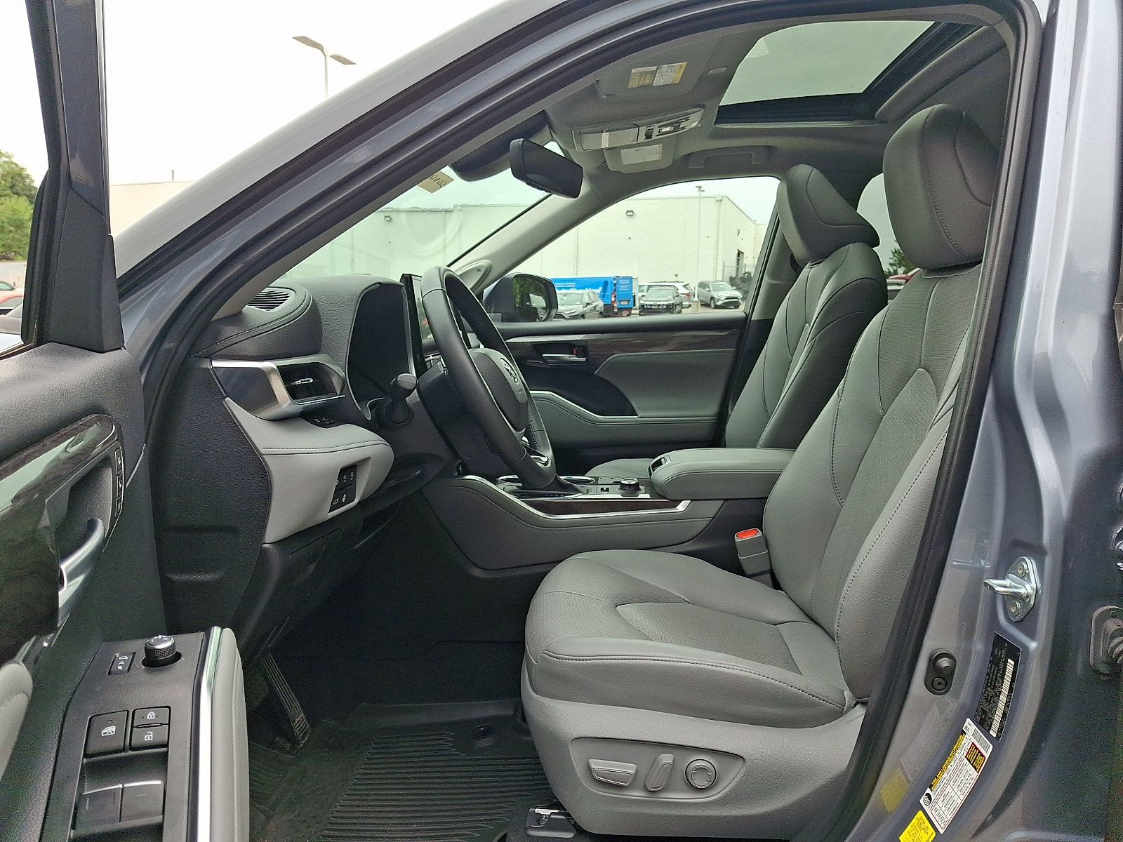 Used 2023 Toyota Highlander Limited AWD/4WD image 15