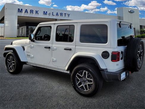Used 2024 Jeep Wrangler Sahara image 5