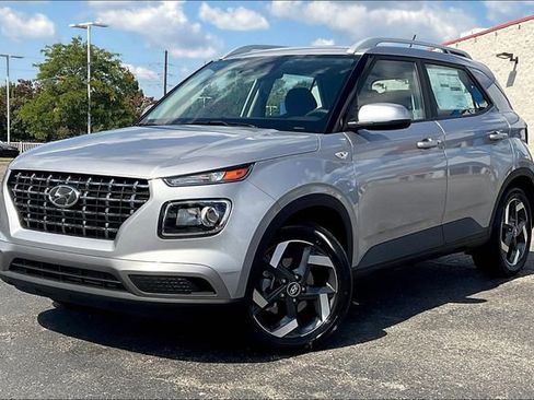 New 2025 Hyundai Venue SEL image 2