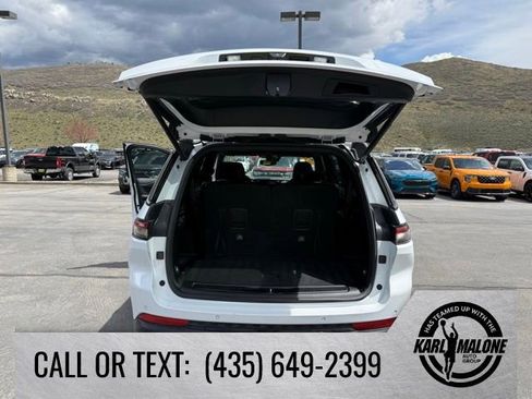Used 2023 Jeep Grand Cherokee L Laredo AWD/4WD image 31