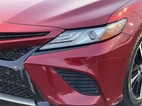 Used 2018 Toyota Camry XSE image 10