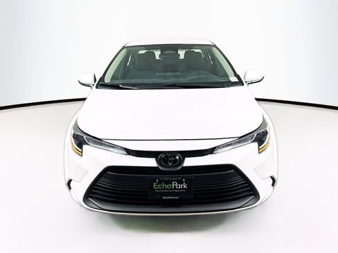 Used 2024 Toyota Corolla LE image 2