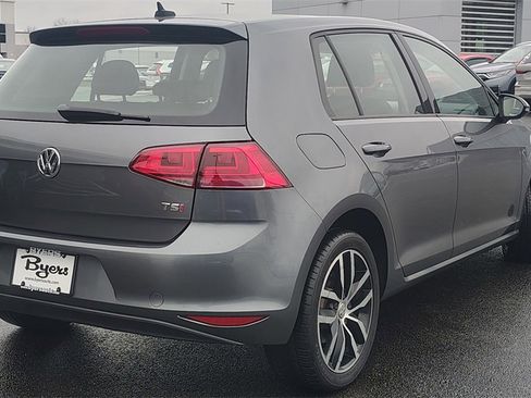 Used 2017 Volkswagen Golf SE image 3