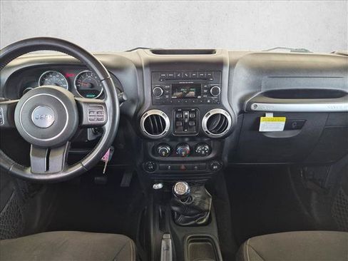Used 2017 Jeep Wrangler Unlimited Sahara w/ Connectivity Group AWD/4WD image 16