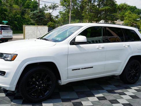 Used 2019 Jeep Grand Cherokee Altitude AWD/4WD image 14