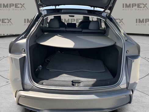Used 2026 Tesla Model Y 2WD image 31