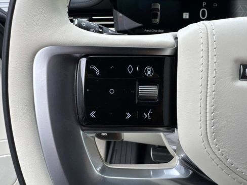 Used 2026 Land Rover Range Rover SE image 32