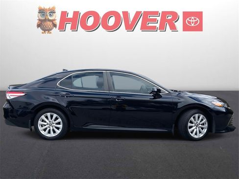Used 2019 Toyota Camry LE image 2