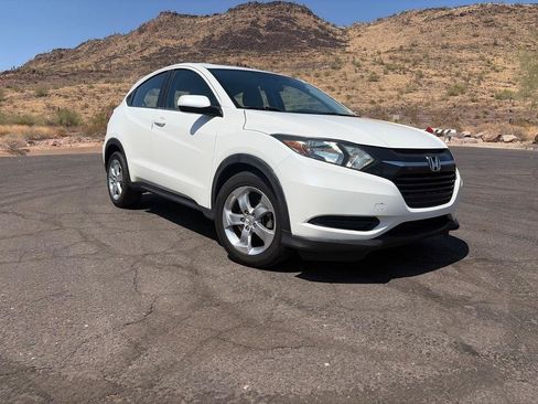 Used 2016 Honda HR-V LX image 3