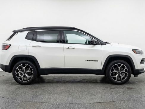 Used 2025 Jeep Compass Limited image 11