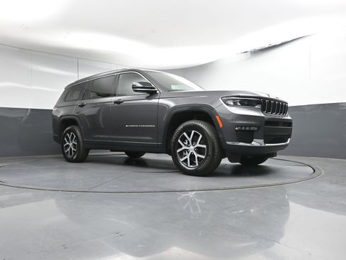 Used 2024 Jeep Grand Cherokee L Limited image 30