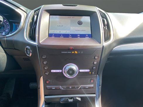 Used 2020 Ford Edge Titanium AWD/4WD image 12