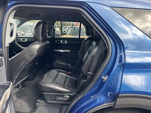 Used 2022 Ford Explorer XLT w/ Equipment Group 202A image 8