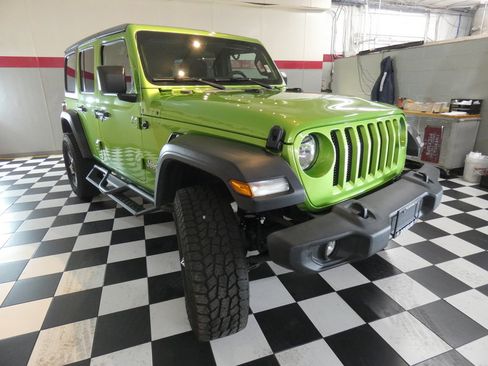 Used 2019 Jeep Wrangler Unlimited Sport AWD/4WD image 3