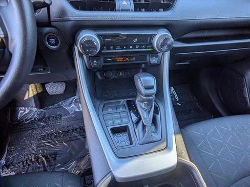 Used 2022 Toyota RAV4 XLE image 21