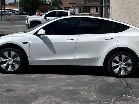 Used 2021 Tesla Model Y Long Range AWD/4WD image 2