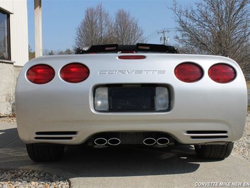 Used 2001 Chevrolet Corvette Coupe w/ Preferred Equipment Group2 RWD image 26