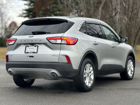 Used 2020 Ford Escape SE image 10