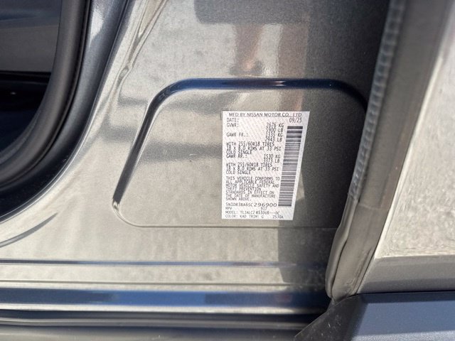 Used 2025 Nissan Pathfinder SV w/ Black Appearance Package FWD image 18