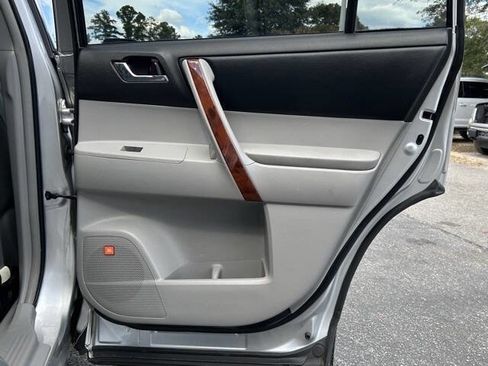 Used 2011 Toyota Highlander Limited image 20