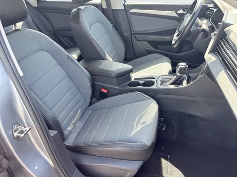 Used 2025 Volkswagen Jetta SE FWD image 25