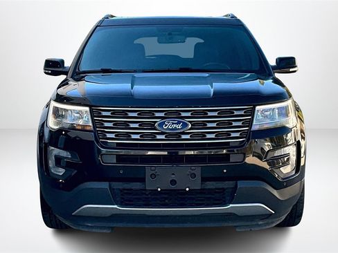 Used 2017 Ford Explorer XLT w/ Equipment Group 202A image 2
