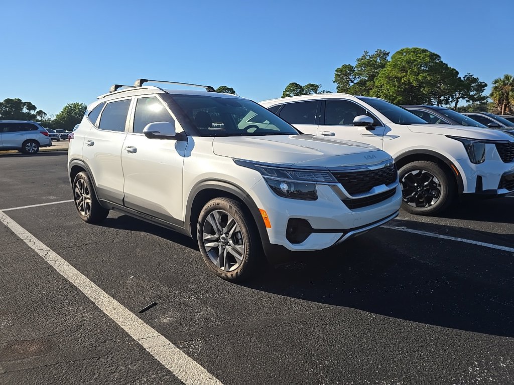 Certified 2023 Kia Seltos S w/ Navigation Package FWD image 2