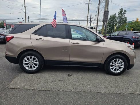 Used 2019 Chevrolet Equinox LS w/ LS Convenience Package FWD image 4