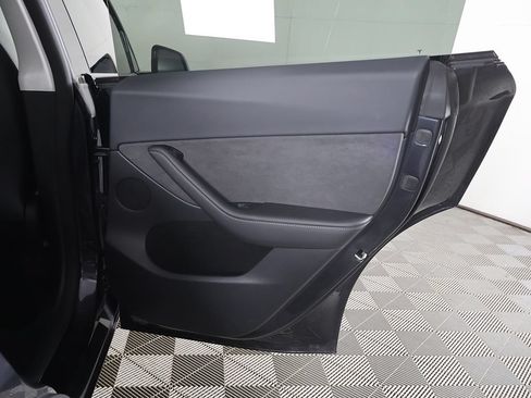 Used 2024 Tesla Model Y Long Range RWD image 27