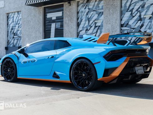 Used 2021 Lamborghini Huracan STO RWD image 10