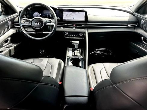 Used 2025 Hyundai Elantra Limited FWD image 28