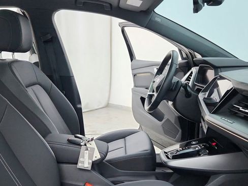 Used 2024 Audi Q4 e-tron Premium w/ Convenience Package image 25