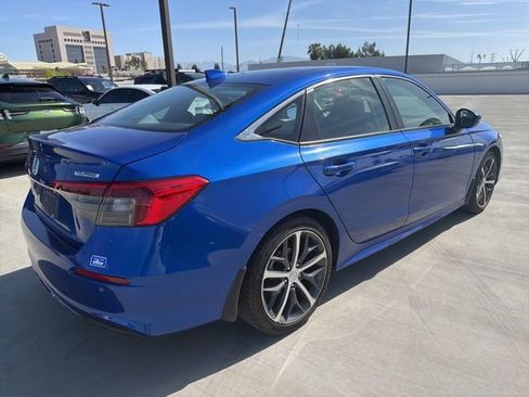 Used 2023 Honda Civic Touring image 2