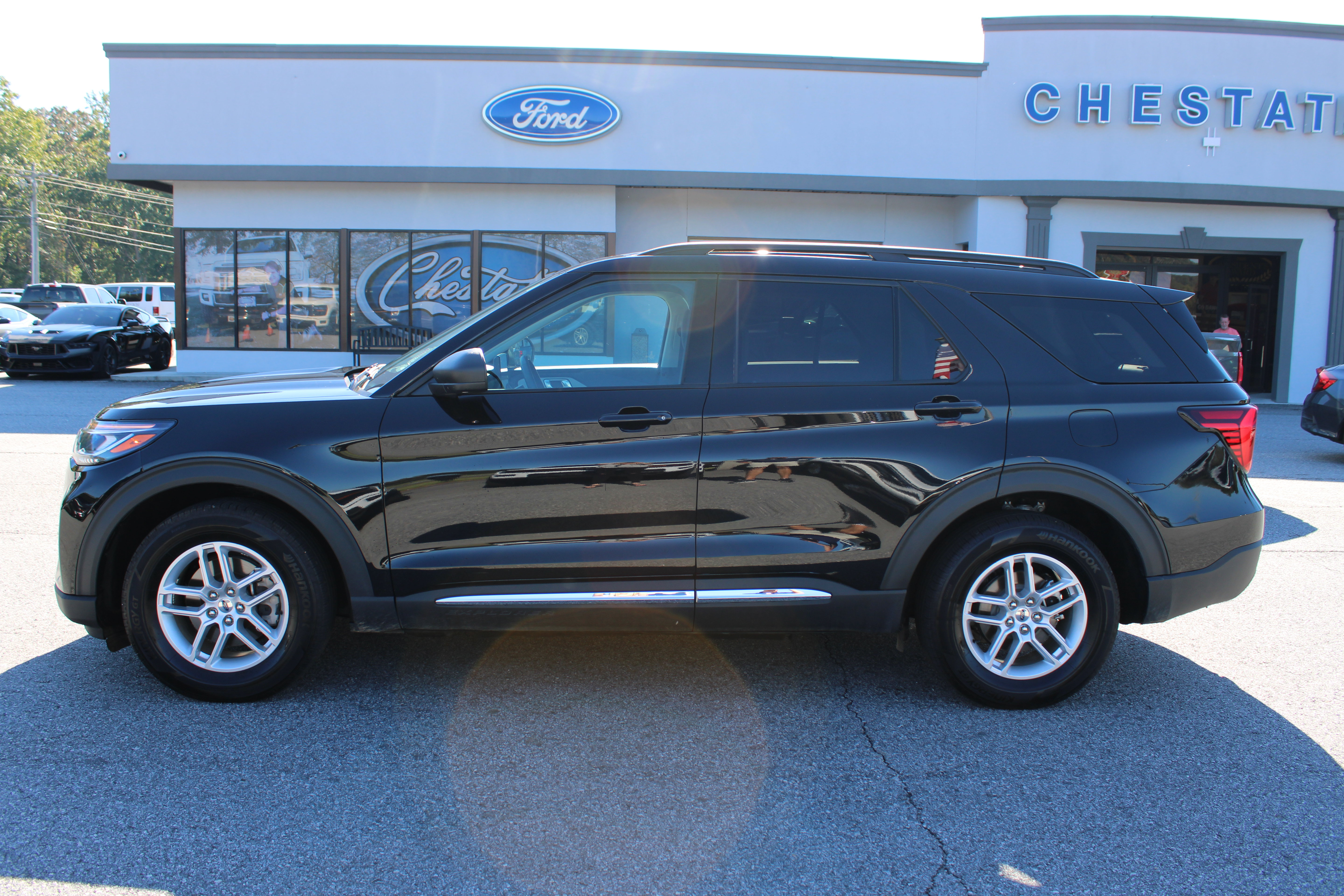 Used 2025 Ford Explorer Active RWD image 1