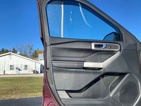 Used 2022 Ford Explorer XLT w/ Equipment Group 202A image 15