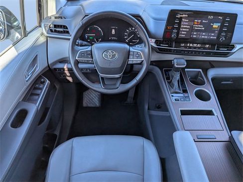 Used 2024 Toyota Sienna XLE image 42