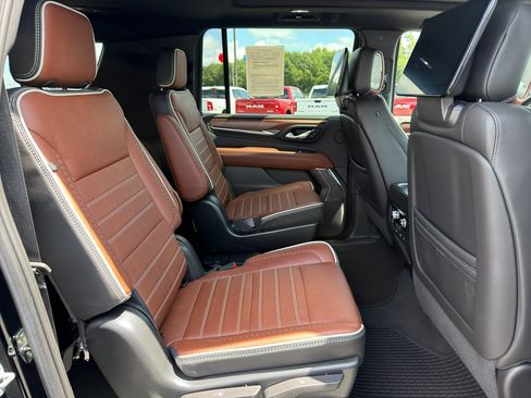 Used 2023 GMC Yukon XL Denali Ultimate AWD/4WD image 29