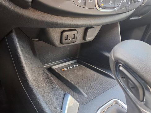 Used 2023 Chevrolet Traverse LT image 17