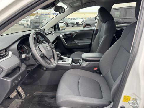 Used 2021 Toyota RAV4 LE image 26