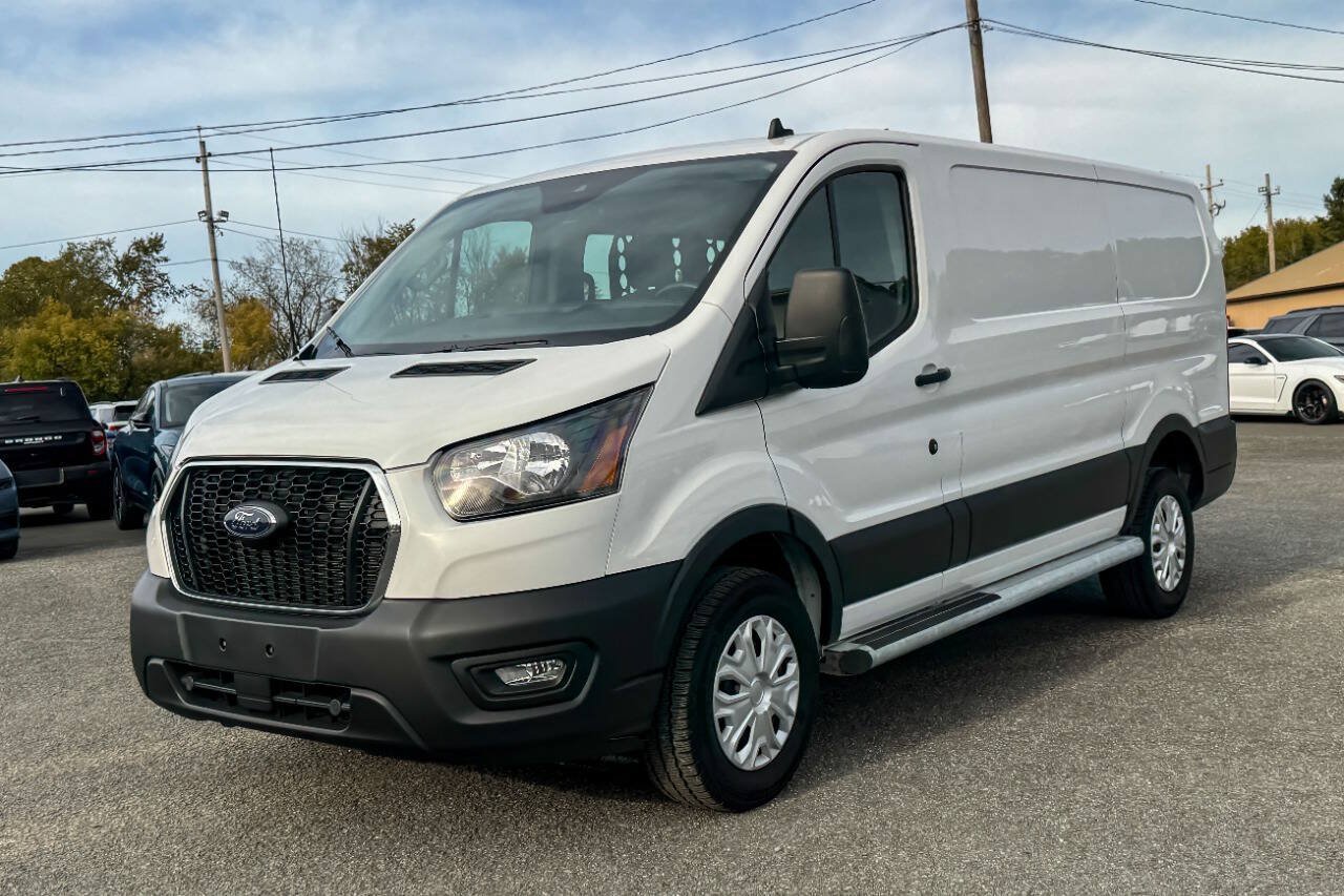 Used 2025 Ford Transit 250 Low Roof RWD image 7