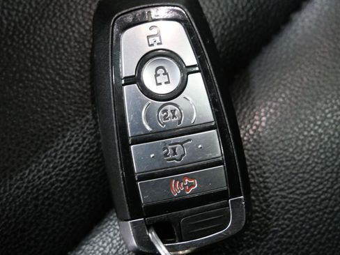 Used 2020 Ford Explorer XLT w/ Equipment Group 202A AWD/4WD image 31